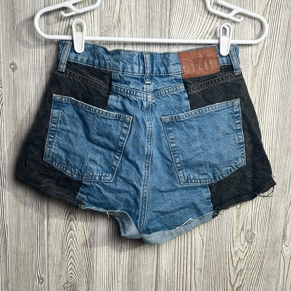 Women’s BDG high waisted pax raw hem jean shorts size 29 - Picture 3 of 4